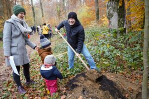 Plantation d'arbres pour les nouveau-nés de l'année 2023