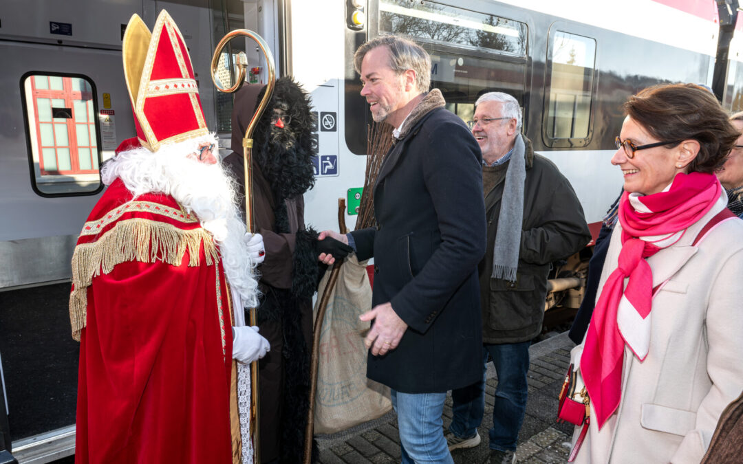 Saint Nicolas a gâté les enfants au Centre Culturel Kinneksbond