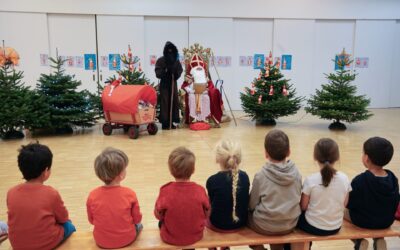 St. Nicolas rend visite aux petits écoliers du Kinneksbond