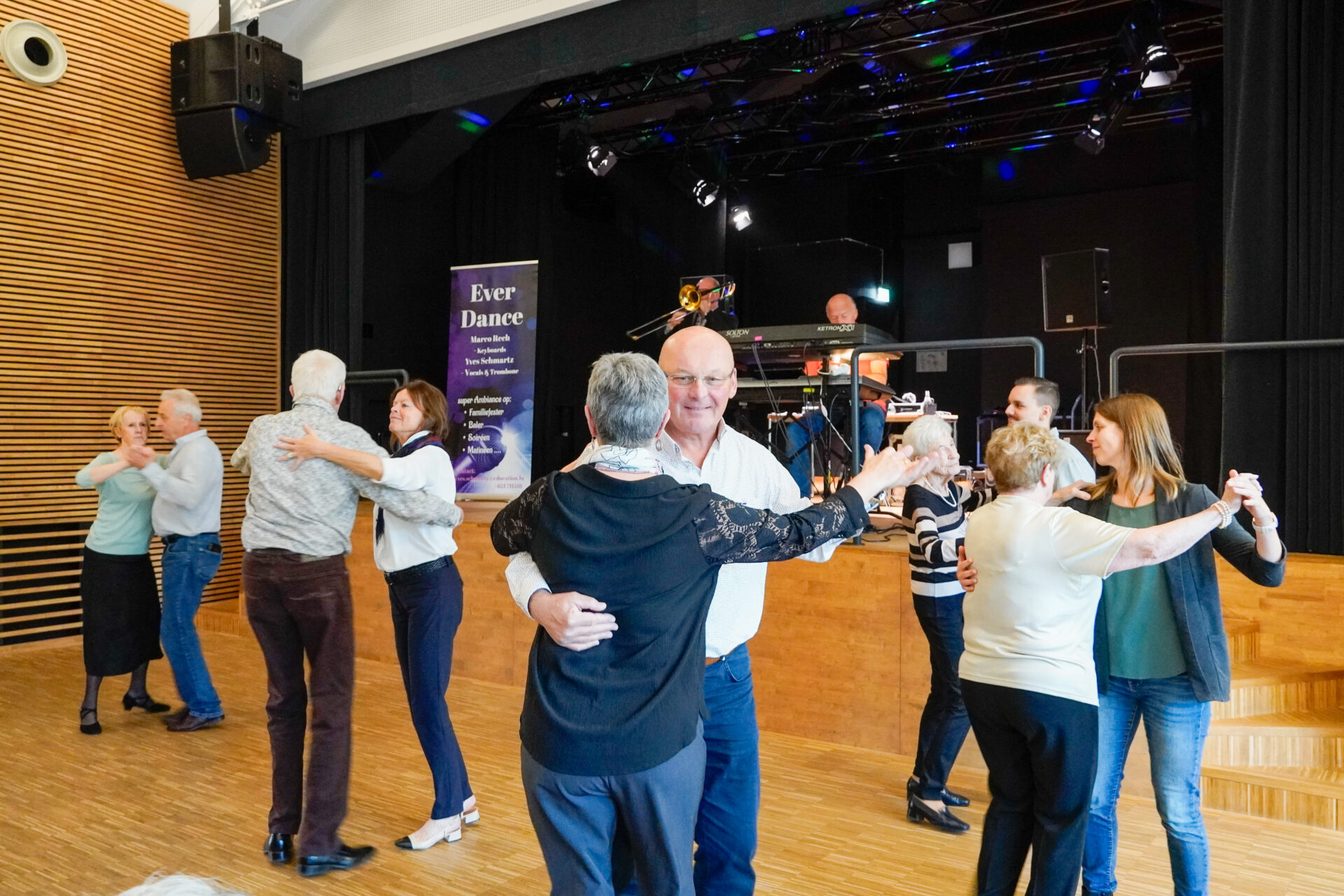 Dances et rires à la Salle des fêtes de Holzem