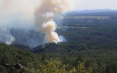 Attention à la fumée et aux odeurs